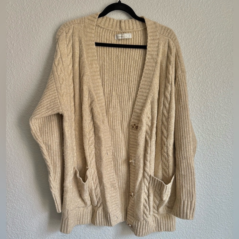 Abercrombie and Fitch medium chunky thick Cozy Cream Cable Knit Cardigan